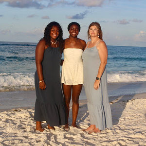 Meet your Posher, Mona